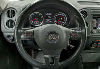 Подержанный автомобиль Volkswagen Tiguan 2014 года (24 фото)
