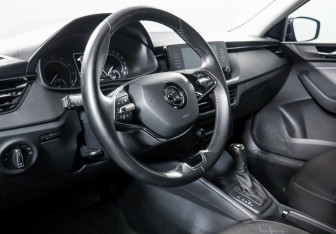 Подержанный автомобиль Skoda Rapid Liftback 2021 года (8 фото)