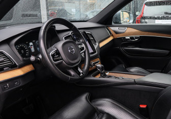 Подержанный автомобиль Volvo XC90 2019 года (17 фото)