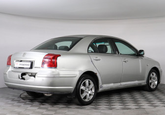 Подержанный автомобиль Toyota Avensis Sedan 2005 года (3 фото)