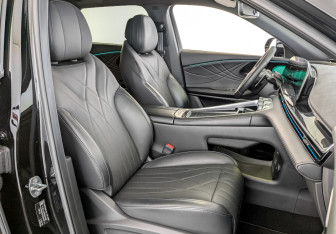 Подержанный автомобиль Exeed RX 2023 года (23 фото)