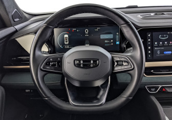 Подержанный автомобиль Geely Monjaro 2023 года (22 фото)