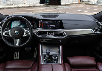 Подержанный автомобиль BMW X6 2021 года (14 фото)
