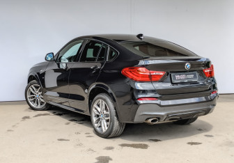 Подержанный автомобиль BMW X4 2017 года (7 фото)