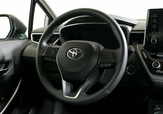 Подержанный автомобиль Toyota Corolla Sedan 2019 года (12 фото)