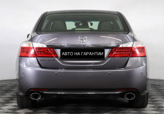 Подержанный автомобиль Honda Accord Sedan 2013 года (4 фото)