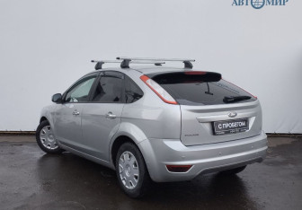 Подержанный автомобиль Ford Focus Hatchback 2011 года (6 фото)