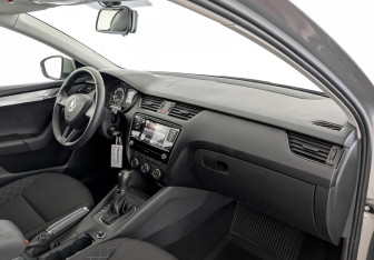 Подержанный автомобиль Skoda Octavia Liftback 2019 года (11 фото)