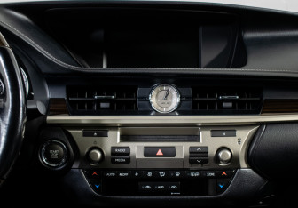 Подержанный автомобиль Lexus ES 2016 года (15 фото)