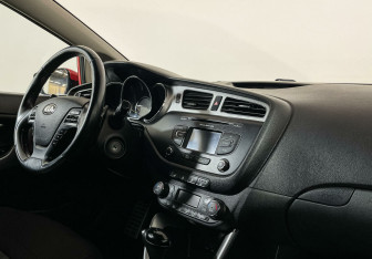 Подержанный автомобиль Kia Ceed Wagon 2014 года (7 фото)