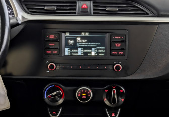 Подержанный автомобиль Kia Rio Hatchback 2021 года (15 фото)
