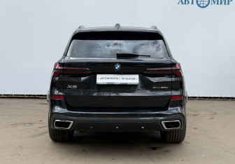 Подержанный автомобиль BMW X5 2023 года (6 фото)