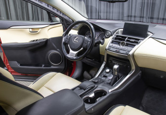 Подержанный автомобиль Lexus NX 2015 года (11 фото)