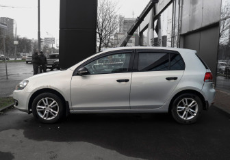 Подержанный автомобиль Volkswagen Golf Hatchback 2011 года (8 фото)