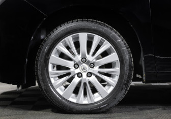 Подержанный автомобиль Toyota Alphard 2018 года (28 фото)