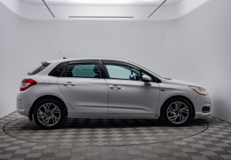 Подержанный автомобиль Citroen C4 Hatchback 2012 года (4 фото)