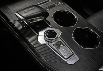 Подержанный автомобиль Changan UNI-K 2023 года (16 фото)