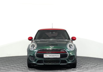 Подержанный автомобиль MINI Hatch 2016 года (2 фото)