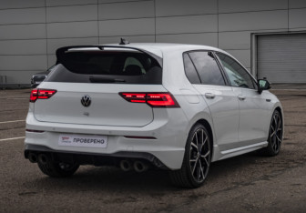 Подержанный автомобиль Volkswagen Golf R Hatchback 2021 года (6 фото)