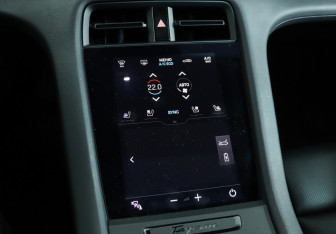 Подержанный автомобиль Porsche Taycan 2021 года (21 фото)