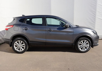 Подержанный автомобиль Nissan Qashqai 2017 года (7 фото)