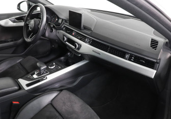 Подержанный автомобиль Audi A5 Liftback 2019 года (10 фото)