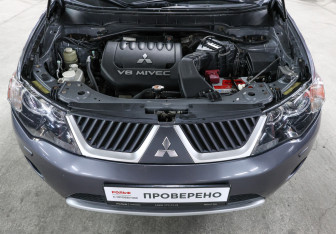 Подержанный автомобиль Mitsubishi Outlander 2008 года (9 фото)