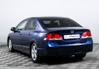 Подержанный автомобиль Honda Civic Sedan 2009 года (7 фото)