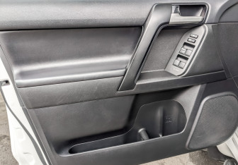 Подержанный автомобиль Toyota Land Cruiser Prado 2020 года (19 фото)