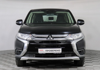 Подержанный автомобиль Mitsubishi Outlander 2018 года (2 фото)