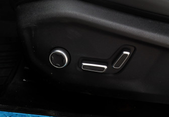 Подержанный автомобиль Geely Monjaro 2025 года (19 фото)