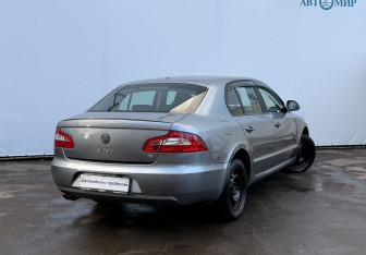 Подержанный автомобиль Skoda Superb Liftback 2011 года (5 фото)