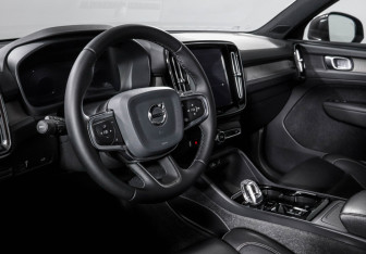 Подержанный автомобиль Volvo XC40 2020 года (14 фото)