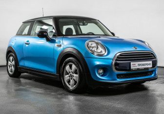 Подержанный автомобиль MINI Hatch 2017 года (3 фото)