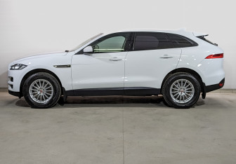 Подержанный автомобиль Jaguar F-Pace 2018 года (8 фото)