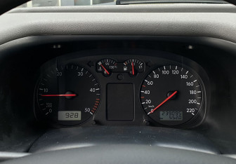 Подержанный автомобиль Volkswagen Transporter Minivan 2002 года (16 фото)