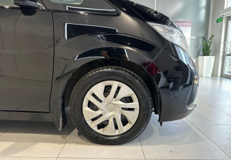 Подержанный автомобиль Honda Stepwgn 2017 года (9 фото)