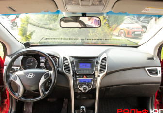 Подержанный автомобиль Hyundai i30 Hatchback 2013 года (10 фото)