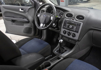 Подержанный автомобиль Ford Focus Hatchback 2007 года (11 фото)