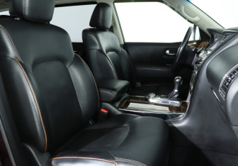 Подержанный автомобиль Nissan Patrol 2013 года (14 фото)