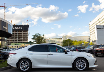 Подержанный автомобиль Toyota Camry Sedan 2018 года (3 фото)