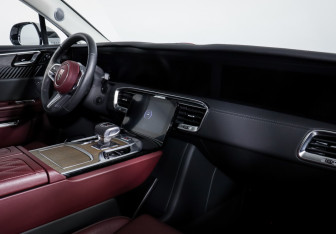 Подержанный автомобиль Hongqi E-HS9 2021 года (9 фото)