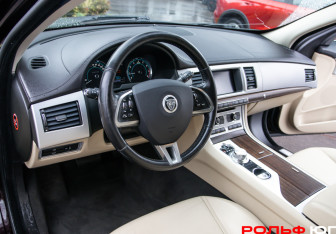Подержанный автомобиль Jaguar XF Sedan 2013 года (17 фото)