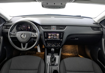 Подержанный автомобиль Skoda Octavia Liftback 2020 года (14 фото)