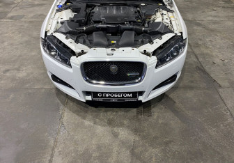 Подержанный автомобиль Jaguar XF Sedan 2014 года (20 фото)