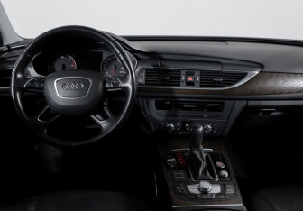Подержанный автомобиль Audi A6 Sedan 2015 года (12 фото)