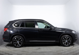 Подержанный автомобиль BMW X5 2015 года (4 фото)