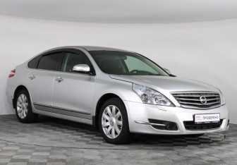 Подержанный автомобиль Nissan Teana 2010 года (3 фото)