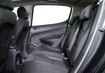 Подержанный автомобиль Peugeot 308 Hatchback 2008 года (12 фото)