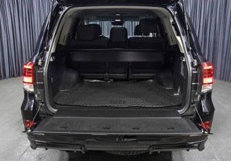 Подержанный автомобиль Toyota Land Cruiser Suv 2019 года (10 фото)